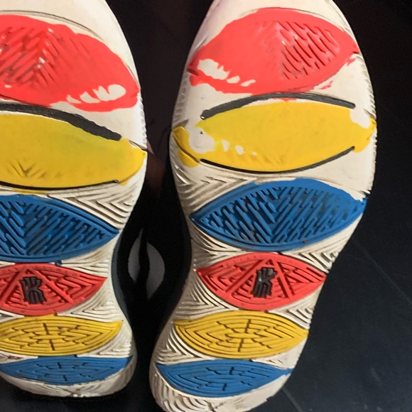 Kyrie friends Edition - Picture 3 of 3